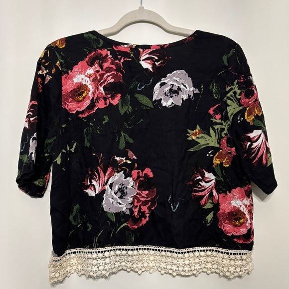 Abercrombie & Fitch Women's Size M Crop‎ Top Lace Hem Bold Flower Print Y2K - Picture 2 of 6